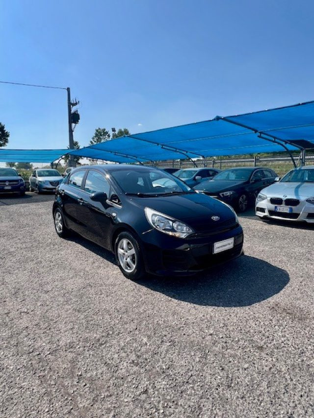 KIA Rio Nero metallizzato