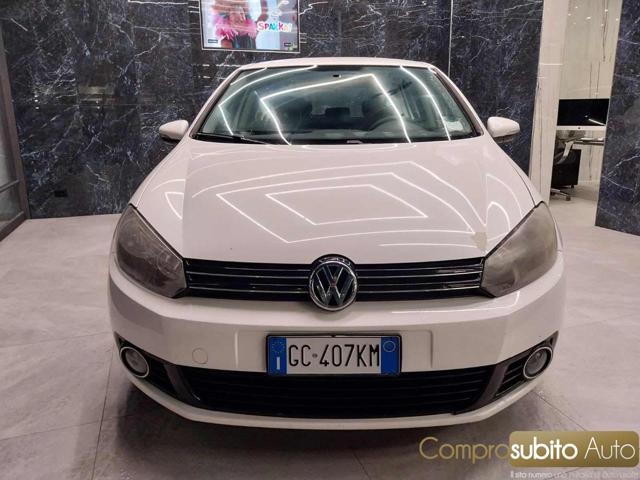 VOLKSWAGEN Golf Blanc Pastel