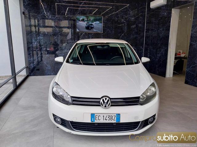 VOLKSWAGEN Golf Blanc Pastel