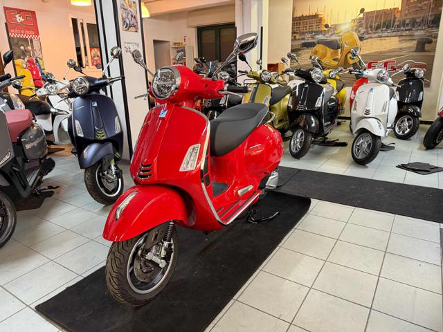 PIAGGIO Vespa GTS 300 Super Rosso pastello