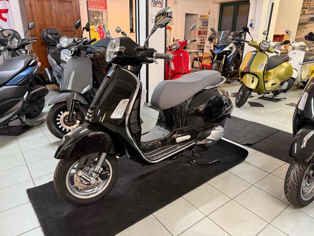 VESPA GTS 300 Nero pastello