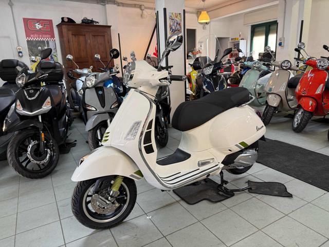 VESPA GTS 310 bianco  innocente pastello