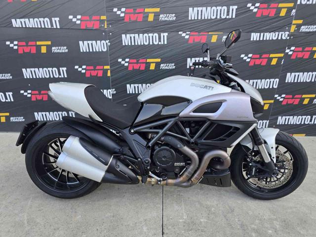 DUCATI Diavel White pastel