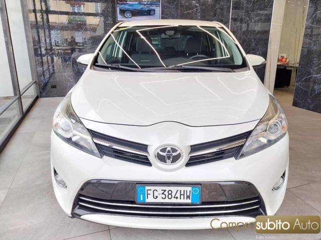 TOYOTA Verso Bianco pastello