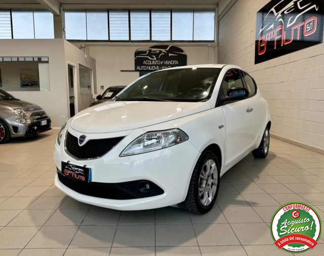 LANCIA Ypsilon Bianco pastello