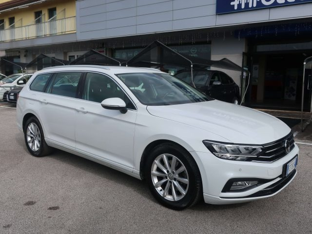 VOLKSWAGEN Passat Variant Bianco metallizzato
