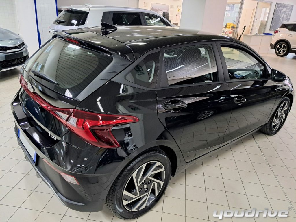 HYUNDAI i20 / 1.2 MPI MT Techline MY25 - 21