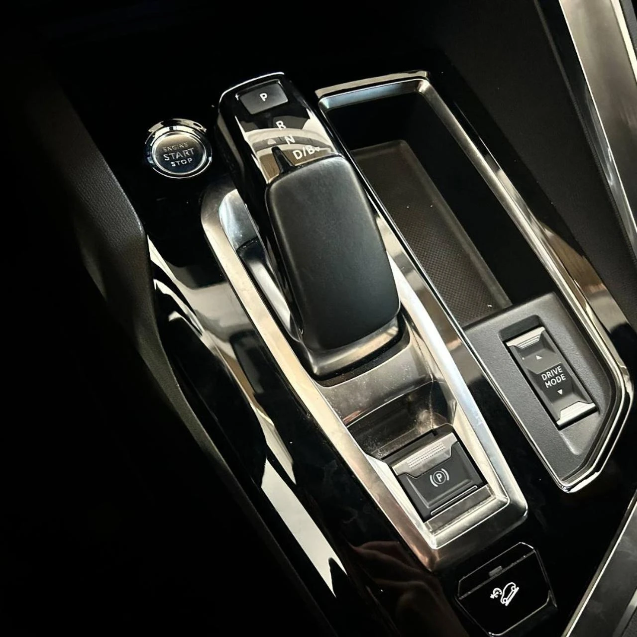 PEUGEOT 3008 Hybrid4 300 e-EAT8 GT Pack TETTO APRIBILE - 27