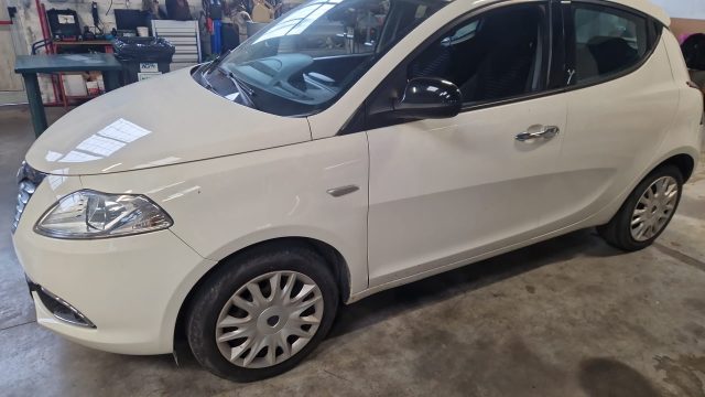 LANCIA Ypsilon Bianco pastello