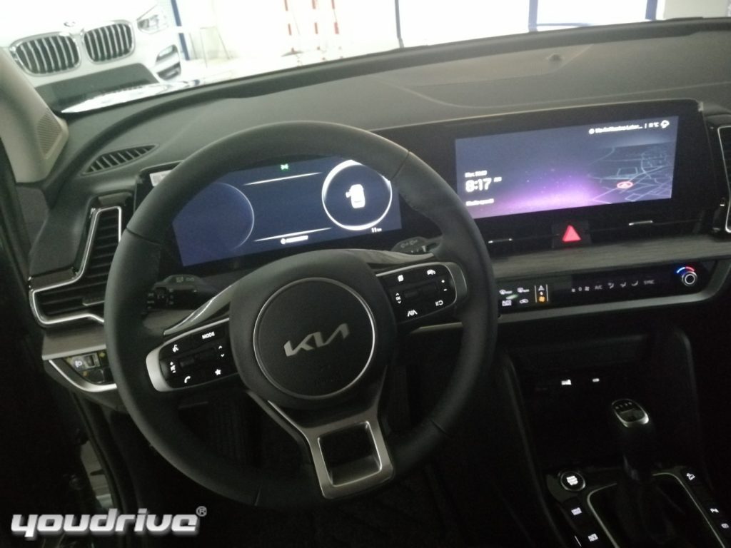 KIA Sportage / 1.6 CRDI MILD HYBRID DIESEL - 9