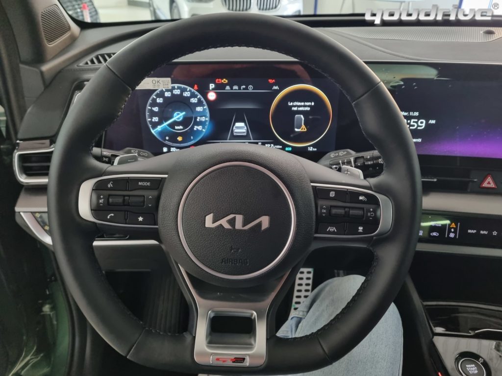 KIA Sportage / 1.6 CRDI MILD HYBRID DIESEL - 11