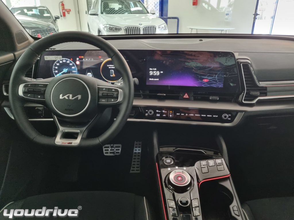 KIA Sportage / 1.6 CRDI MILD HYBRID DIESEL - 10