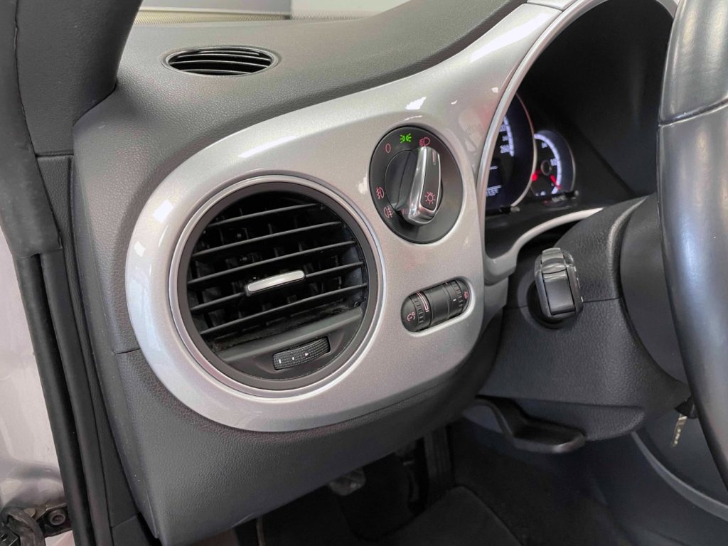 VOLKSWAGEN Maggiolino CABRIO 1.6 TDI DESIGN 105CV - 19