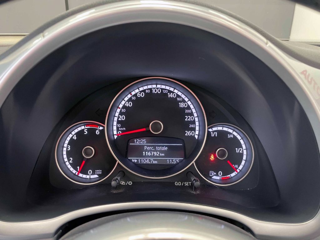 VOLKSWAGEN Maggiolino CABRIO 1.6 TDI DESIGN 105CV - 21