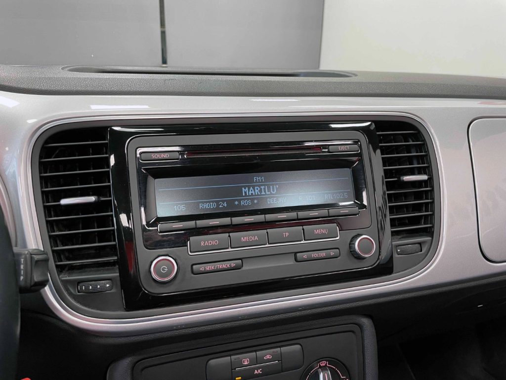 VOLKSWAGEN Maggiolino CABRIO 1.6 TDI DESIGN 105CV - 23