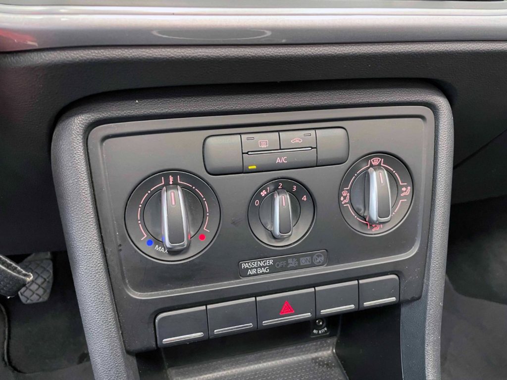 VOLKSWAGEN Maggiolino CABRIO 1.6 TDI DESIGN 105CV - 24