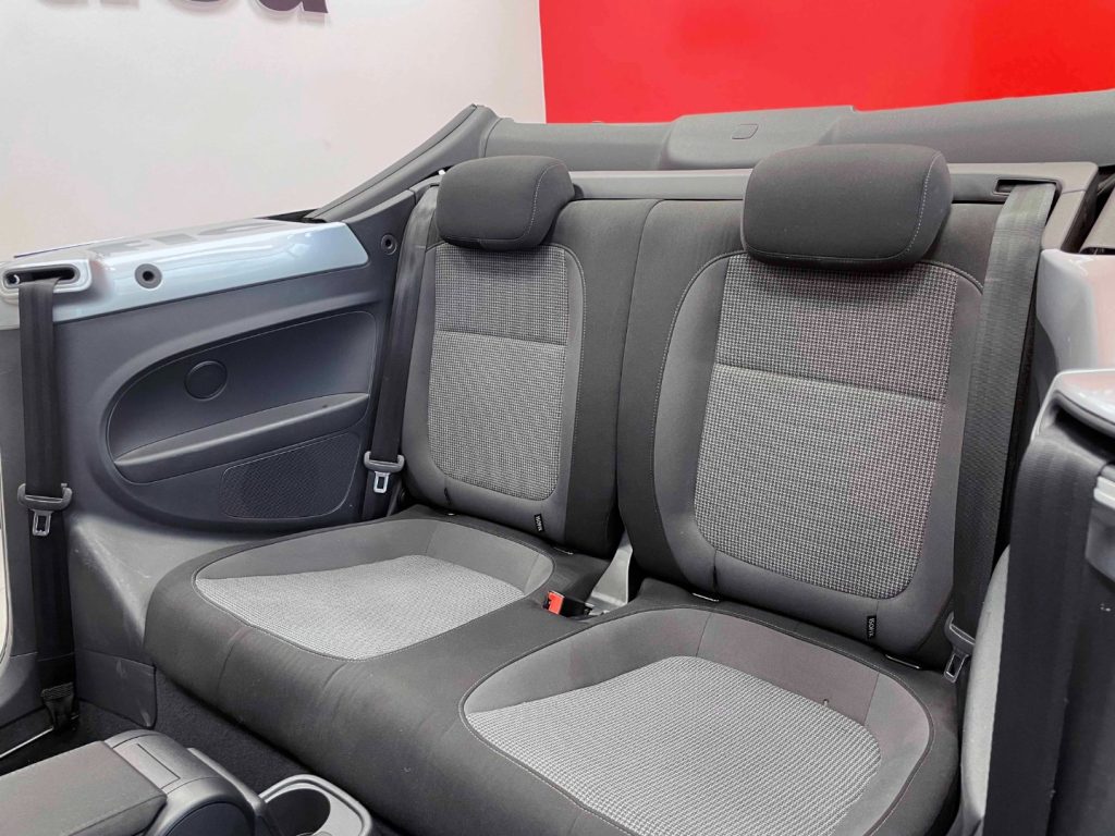 VOLKSWAGEN Maggiolino CABRIO 1.6 TDI DESIGN 105CV - 27