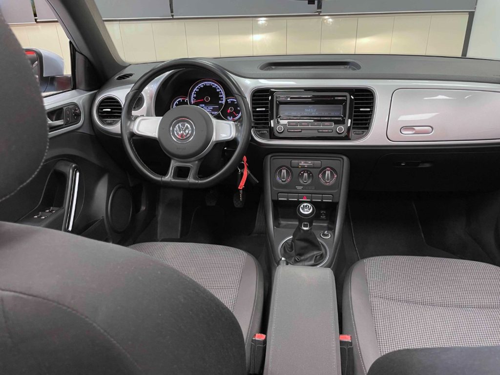 VOLKSWAGEN Maggiolino CABRIO 1.6 TDI DESIGN 105CV - 29