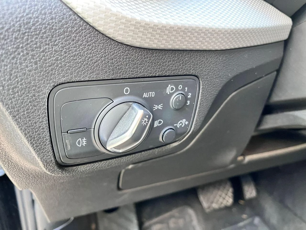 AUDI Q2 30 TDI S tronic Business Design - 9