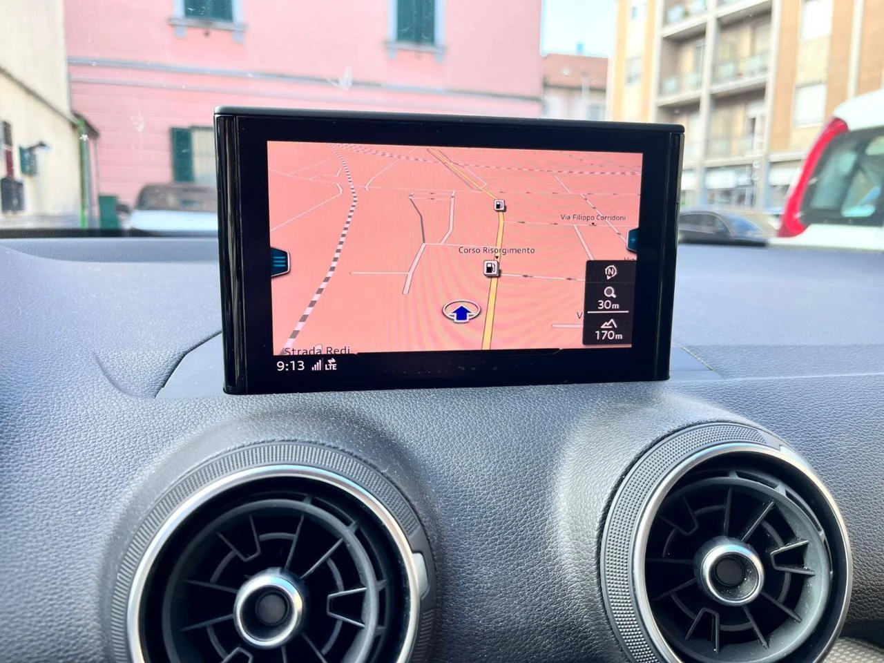 AUDI Q2 30 TDI S tronic Business Design - 11
