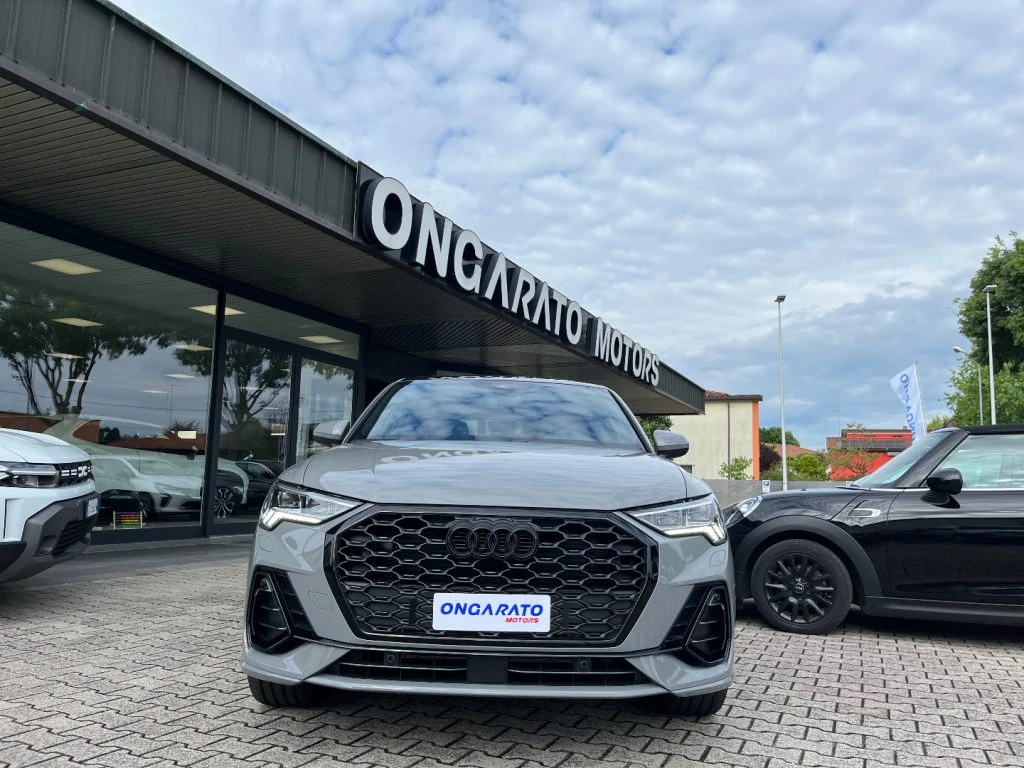 AUDI Q3 35 SPB TDI S-Tronic Identity Black LIST. €66.980 - 2