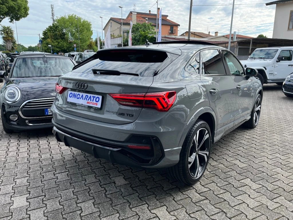 AUDI Q3 35 SPB TDI S-Tronic Identity Black LIST. €66.980 - 5