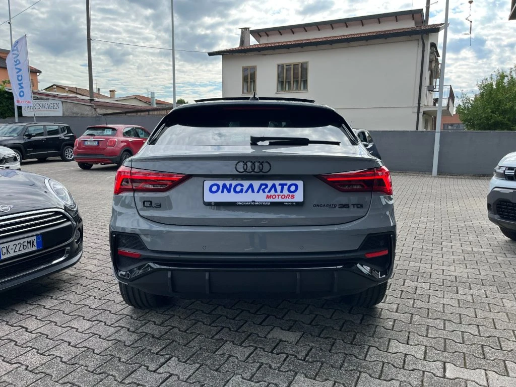 AUDI Q3 35 SPB TDI S-Tronic Identity Black LIST. €66.980 - 6