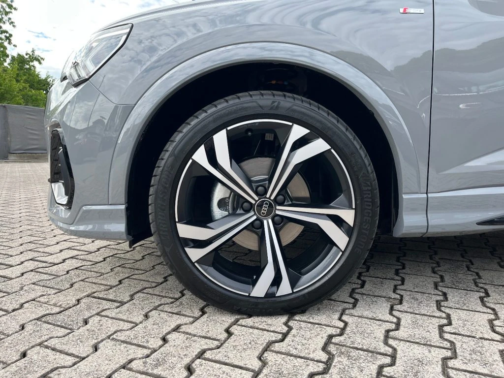 AUDI Q3 35 SPB TDI S-Tronic Identity Black LIST. €66.980 - 8