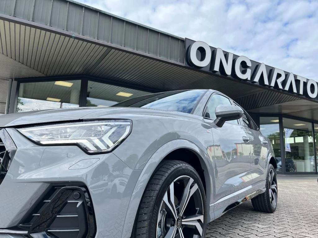 AUDI Q3 35 SPB TDI S-Tronic Identity Black LIST. €66.980 - 9