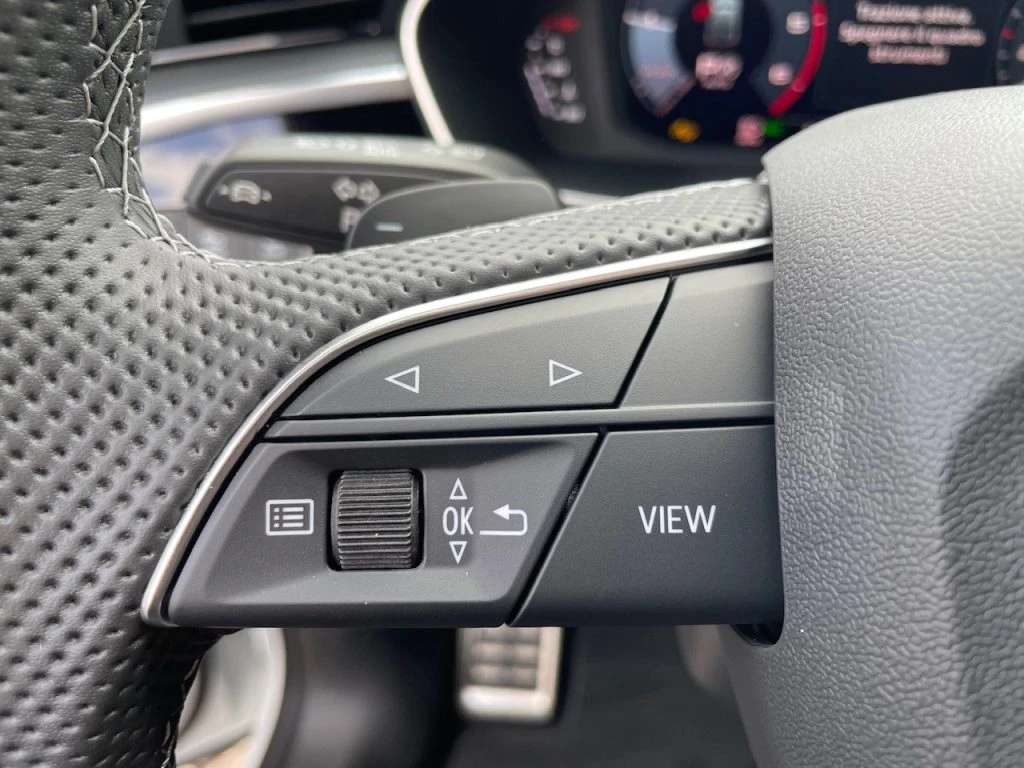 AUDI Q3 35 SPB TDI S-Tronic Identity Black LIST. €66.980 - 12
