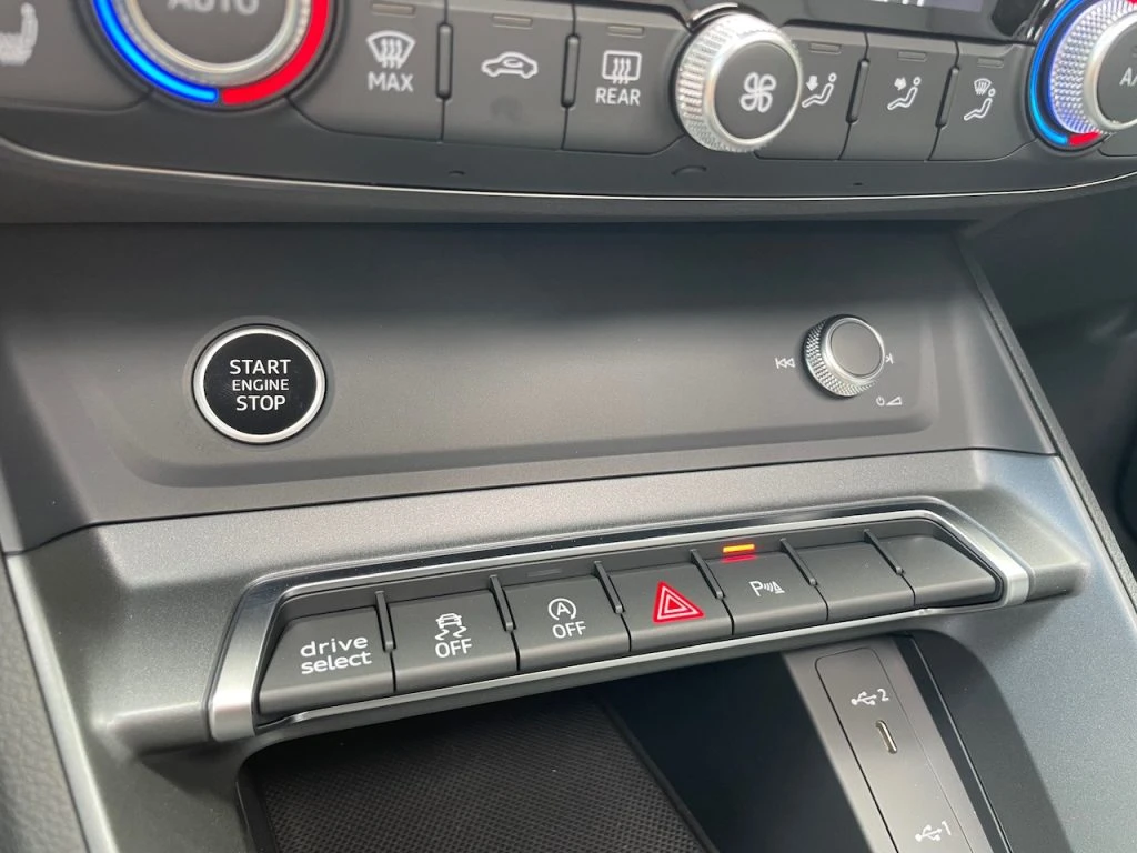 AUDI Q3 35 SPB TDI S-Tronic Identity Black LIST. €66.980 - 17