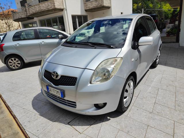 TOYOTA Yaris Grigio metallizzato