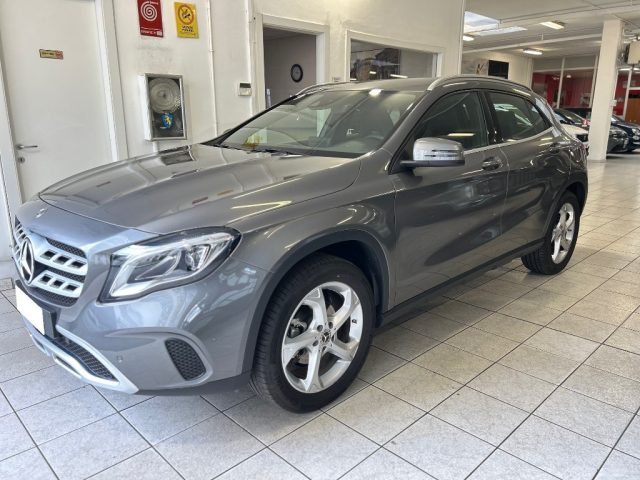 MERCEDES-BENZ GLA 200 Grigio scuro metallizzato