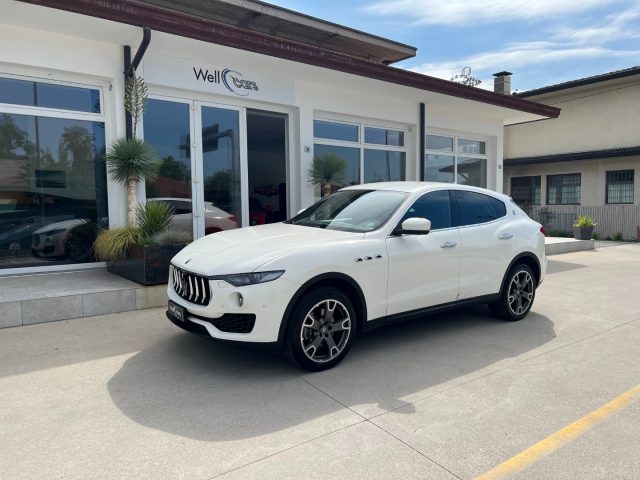 MASERATI Levante Bianco pastello