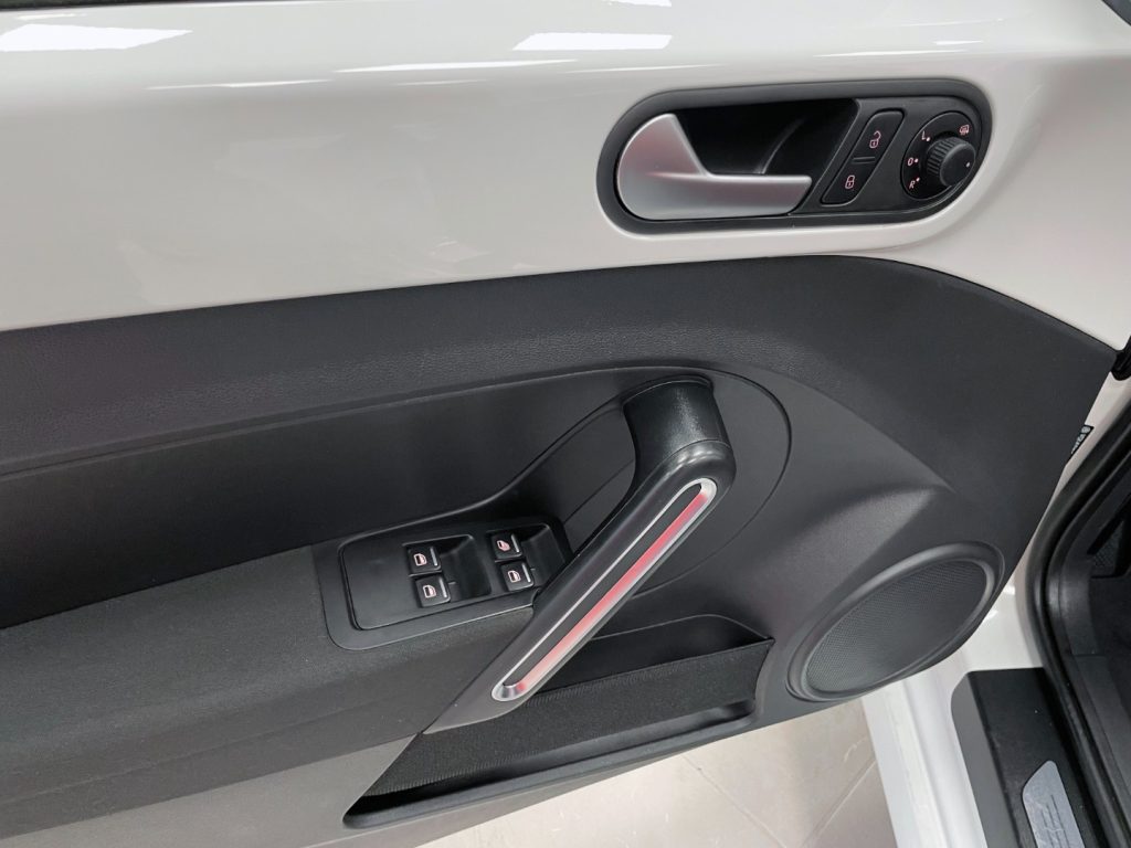 VOLKSWAGEN Maggiolino CABRIO 1.6 TDI DESIGN 105CV - 16