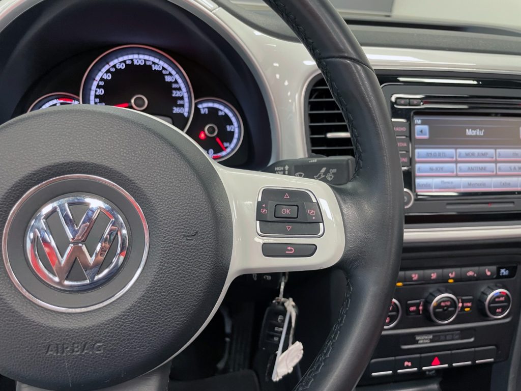 VOLKSWAGEN Maggiolino CABRIO 1.6 TDI DESIGN 105CV - 23