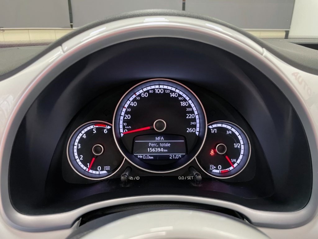 VOLKSWAGEN Maggiolino CABRIO 1.6 TDI DESIGN 105CV - 24