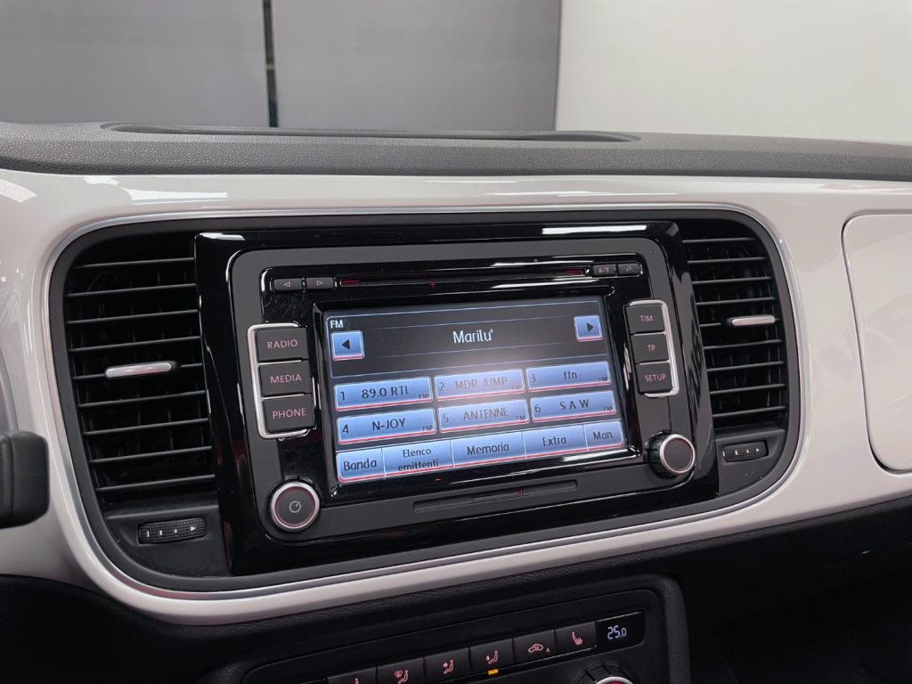 VOLKSWAGEN Maggiolino CABRIO 1.6 TDI DESIGN 105CV - 26