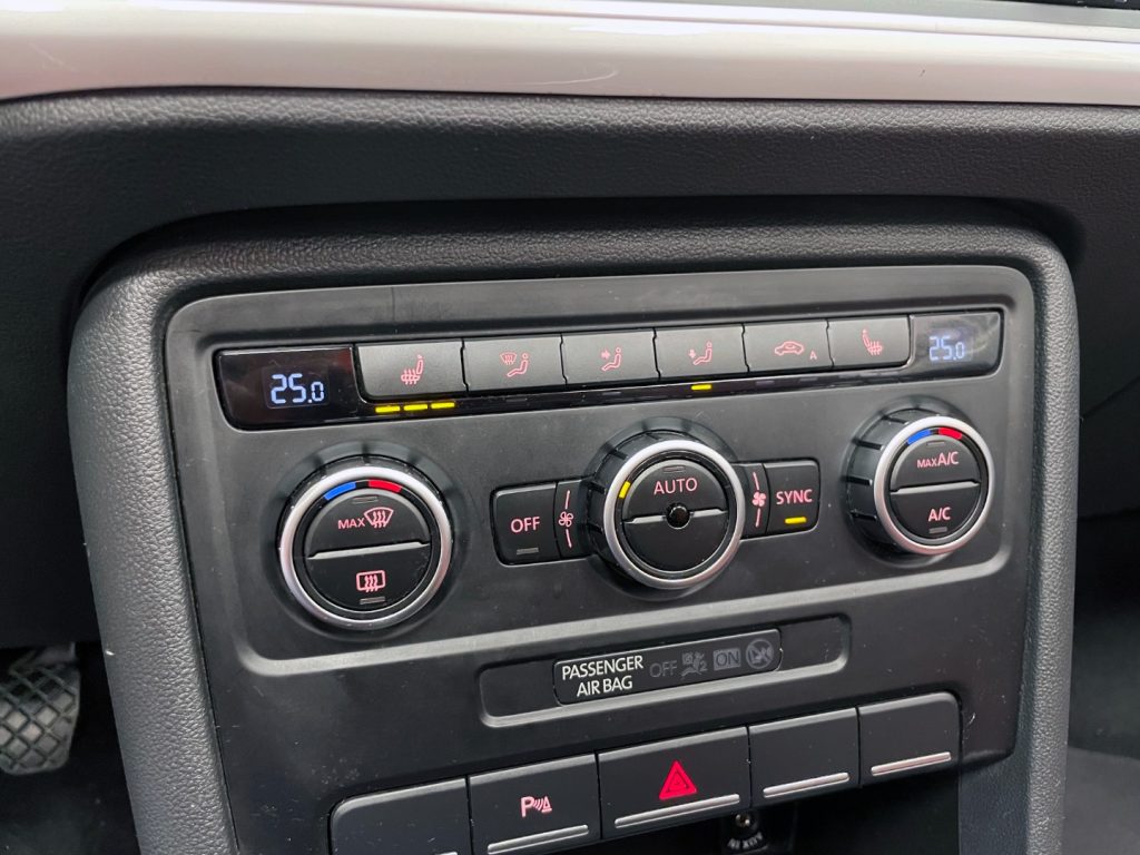 VOLKSWAGEN Maggiolino CABRIO 1.6 TDI DESIGN 105CV - 27