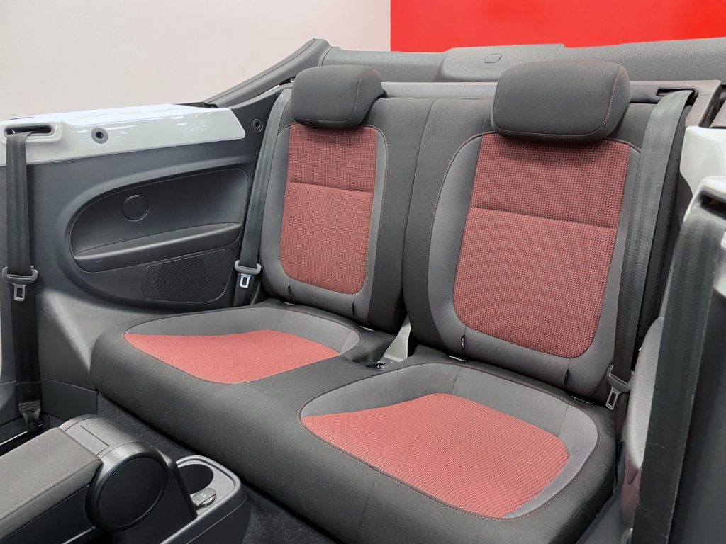 VOLKSWAGEN Maggiolino CABRIO 1.6 TDI DESIGN 105CV - 29