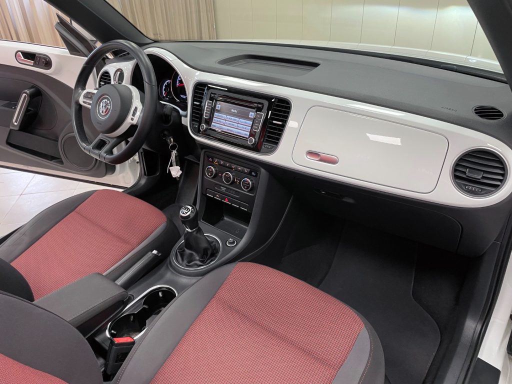 VOLKSWAGEN Maggiolino CABRIO 1.6 TDI DESIGN 105CV - 70