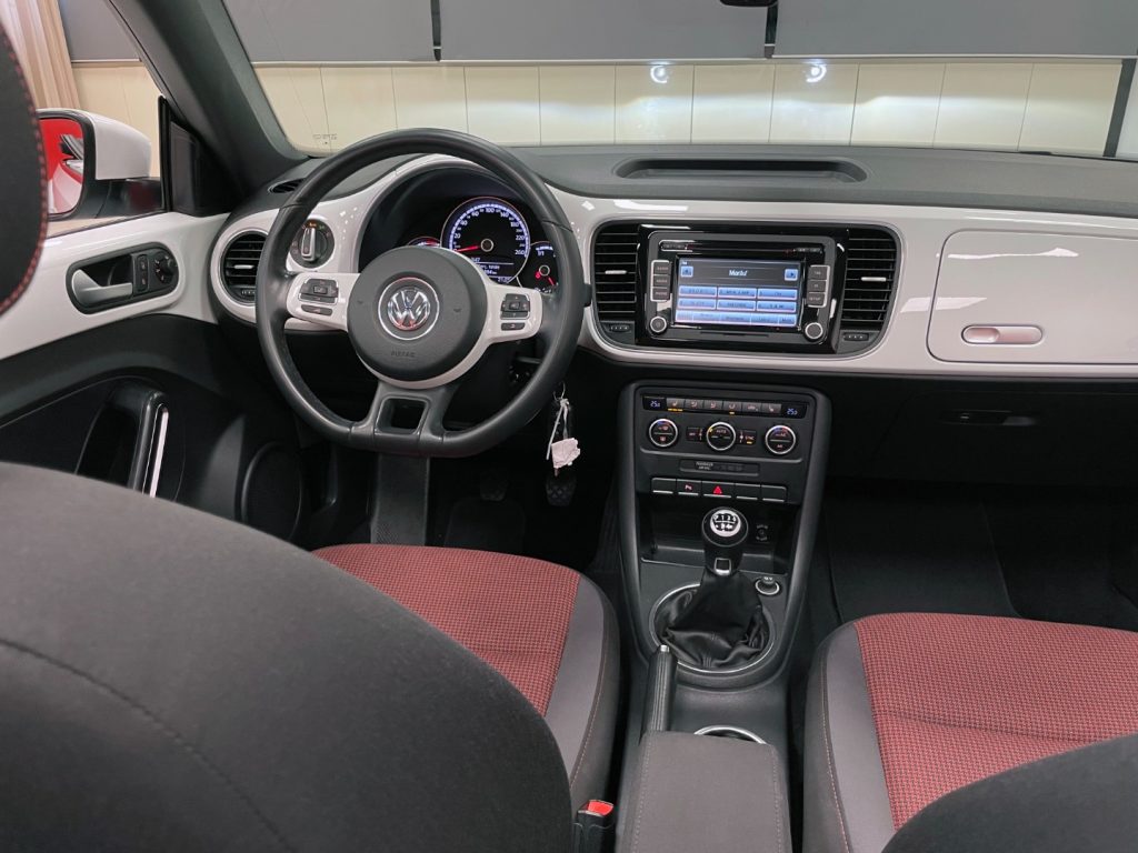 VOLKSWAGEN Maggiolino CABRIO 1.6 TDI DESIGN 105CV - 76