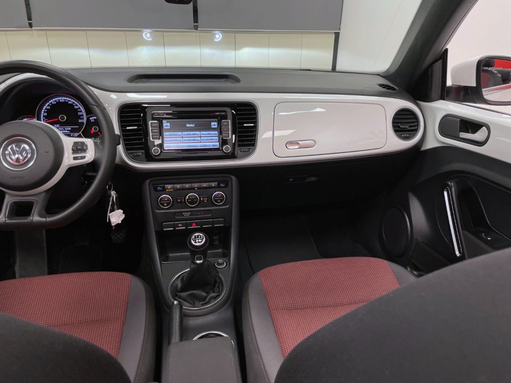 VOLKSWAGEN Maggiolino CABRIO 1.6 TDI DESIGN 105CV - 77