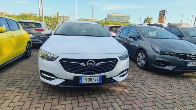OPEL Insignia Bianco pastello