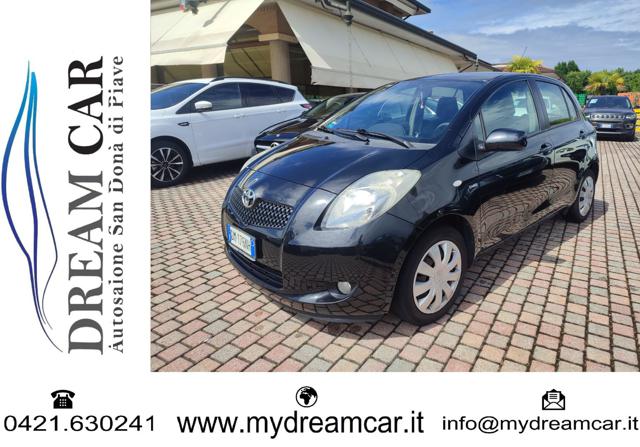 TOYOTA Yaris Nero pastello