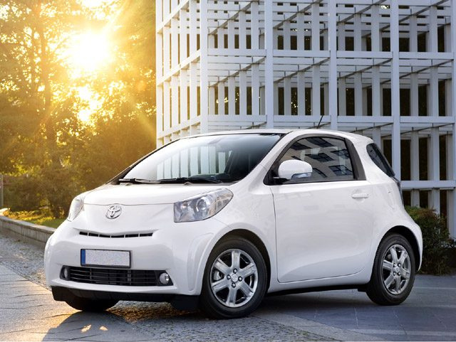 TOYOTA iQ Bianco metallizzato