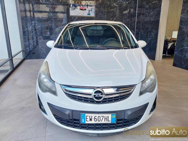 OPEL Corsa White pastel