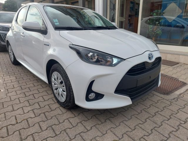 TOYOTA Yaris Bianco pastello