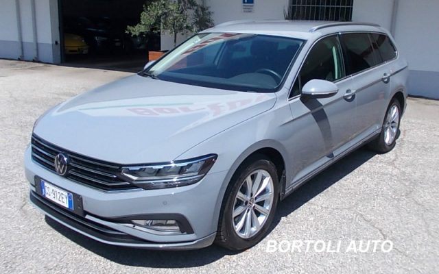 VOLKSWAGEN Passat Variant Grigio metallizzato