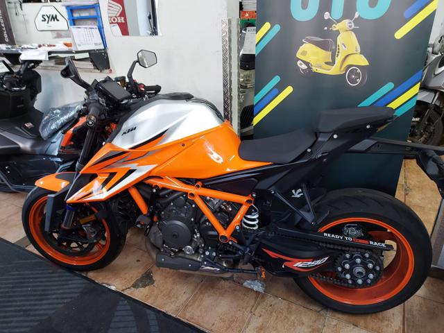 KTM 1290 Super Duke R Orange metallizzato